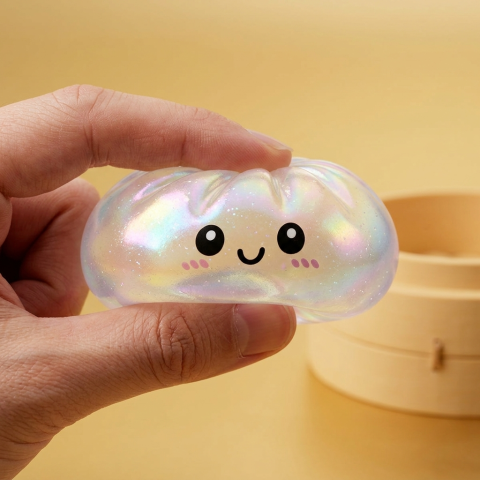 Dumpling Squishy Holographic Iriserend — slow-rise effect, het schuim vert langzaam terug