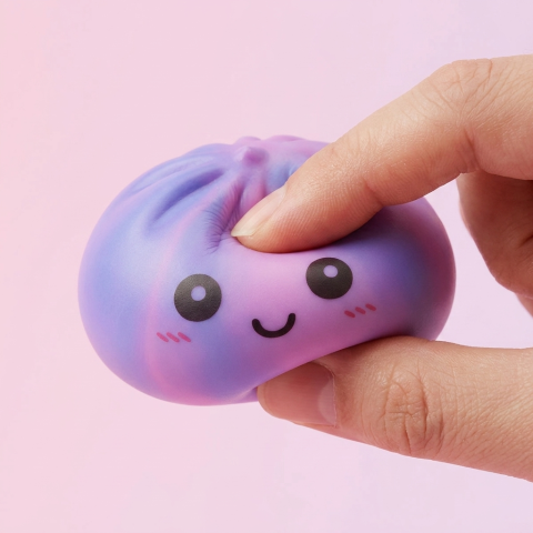 Tie Dye Dumpling Squishy Paars tijdens het knijpen, zacht materiaal