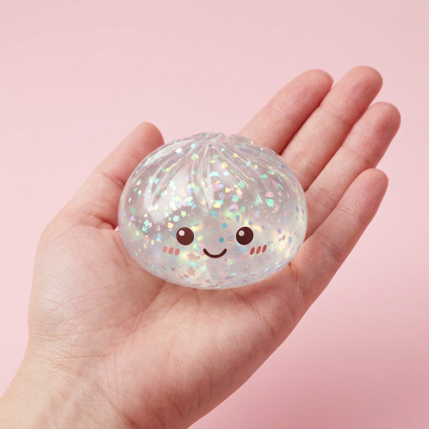 Glitter Dumpling Squishy Zilver Glans in de hand gehouden, echte grootte