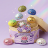 Squishy Bun Mystery Dumpling Verrassingsbox tijdens het knijpen, zacht materiaal