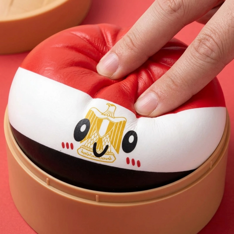 Flag Dumpling Squishy Egypte – Rood, Wit, Zwart tijdens het knijpen, zacht materiaal