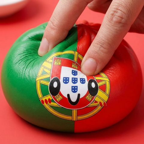 Squishy Dumpling Portugal met Bamboe Mandje — slow-rise effect, het schuim vert langzaam terug